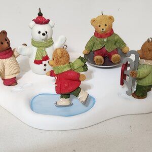 Vintage 2002 Hallmark Keepsake Hollyday Hill Snow Cub Club Ornament Set Complete